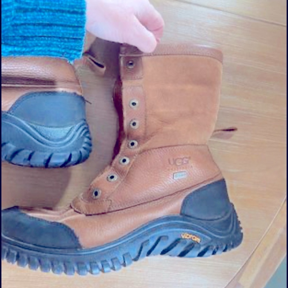 UGGS